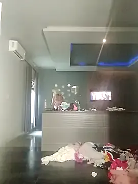 roouse – webcam model profile photo Image 15