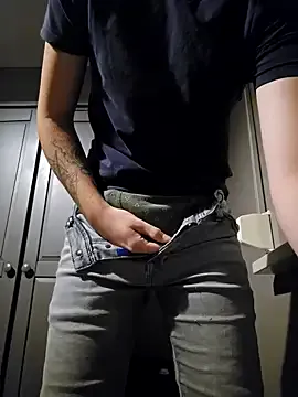 DominantAlex18 – webcam model profile photo Image 4