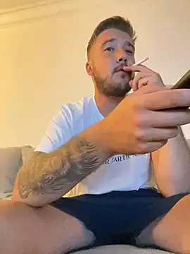 roouse – webcam model profile photo Image 3