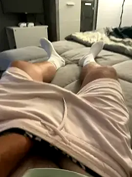 roouse – webcam model profile photo Image 5