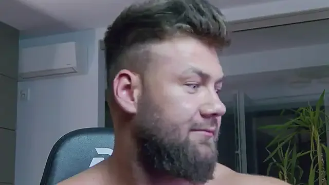 roouse – webcam model profile photo Image 15