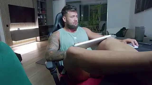 roouse – webcam model profile photo Image 2