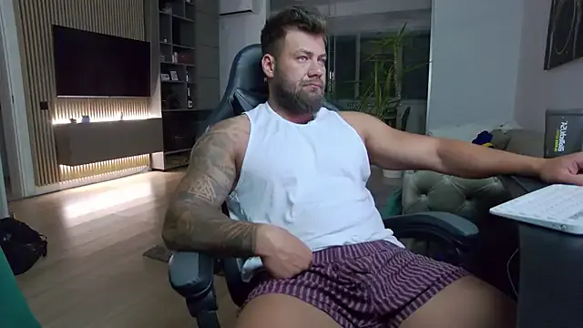 roouse – webcam model profile photo Image 6