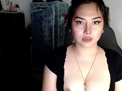 hina_porn – webcam model profile photo Image 18