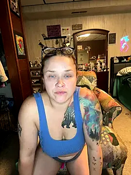 maataaan – webcam model profile photo Image 4