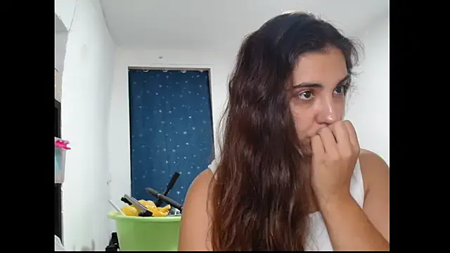 _Alicee_1 – webcam model profile photo Image 12