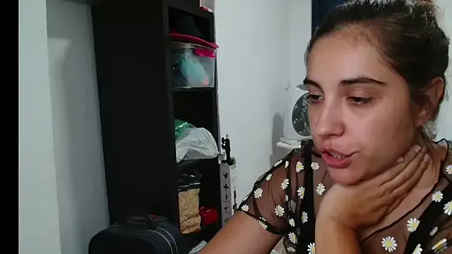 _Alicee_1 – webcam model profile photo Image 14