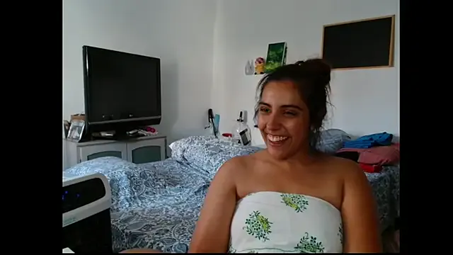 _Alicee_1 – webcam model profile photo Image 2