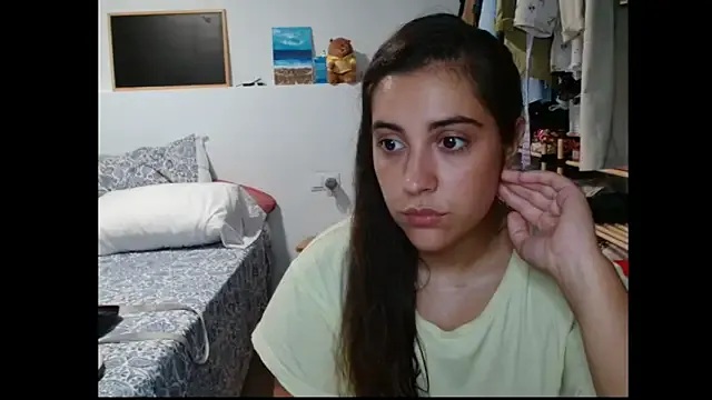 _Alicee_1 – webcam model profile photo Image 3