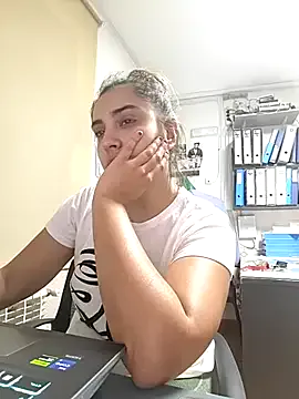 _Alicee_1 – webcam model profile photo Image 4