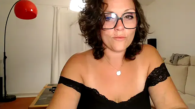 roouse – webcam model profile photo Image 4