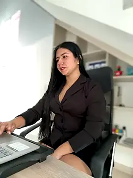 roouse – webcam model profile photo Image 18