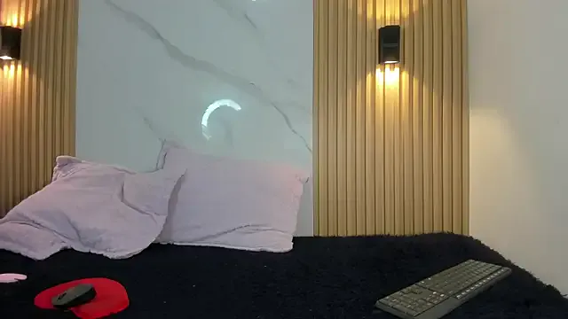 Mia032 – webcam model profile photo Image 5