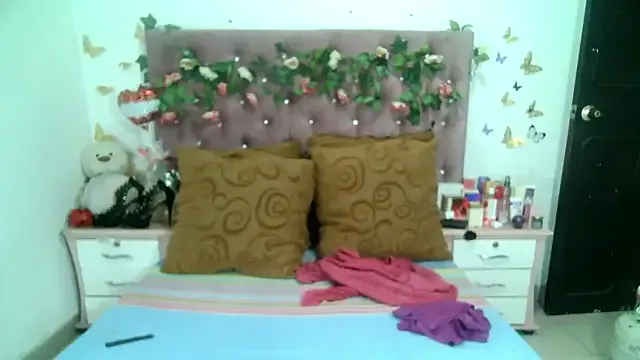 Mia--meow – webcam model profile photo Image 17