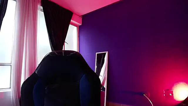 roouse – webcam model profile photo Image 14