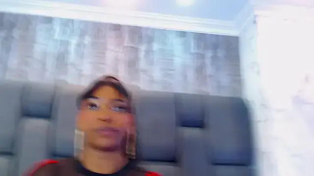 zui_lu – webcam model profile photo Image 12