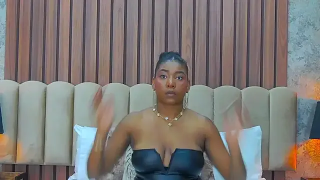 zui_lu – webcam model profile photo Image 15