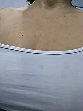 Yui-Ch – webcam model profile photo Image 12