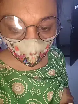 NANA_7 – webcam model profile photo Image 4