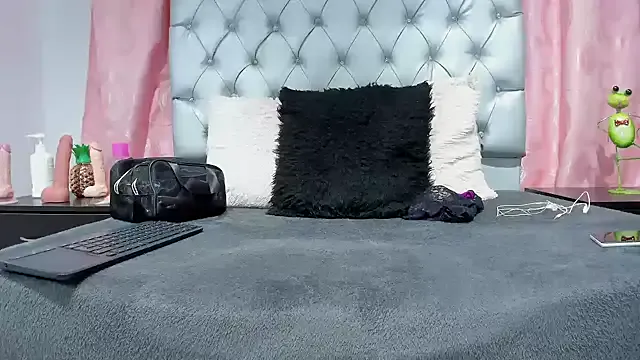 LushianaFitness – webcam model profile photo Image 11