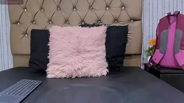 LushianaFitness – webcam model profile photo Image 8