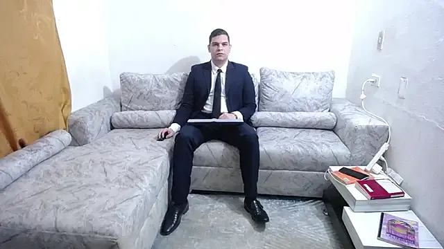 roouse – webcam model profile photo Image 15