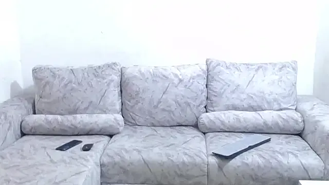 roouse – webcam model profile photo Image 16