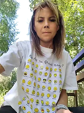 roouse – webcam model profile photo Image 15