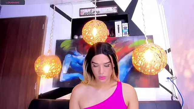 roouse – webcam model profile photo Image 10