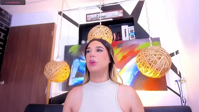 roouse – webcam model profile photo Image 12