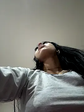 roouse – webcam model profile photo Image 14