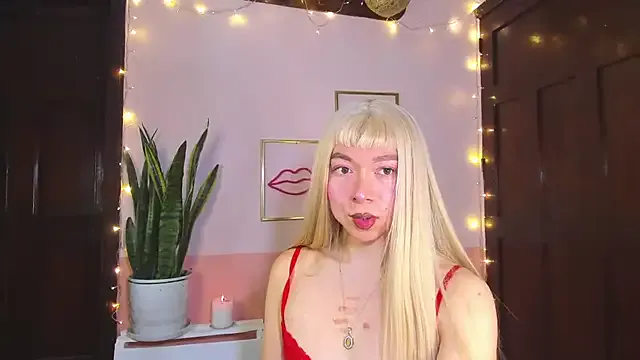 Yui-Ch – webcam model profile photo Image 10