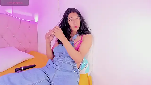 roouse – webcam model profile photo Image 16