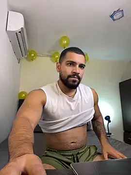 roouse – webcam model profile photo Image 5
