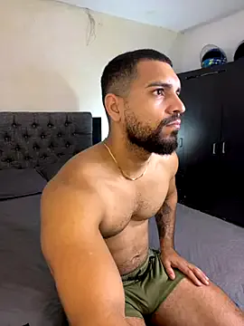roouse – webcam model profile photo Image 7