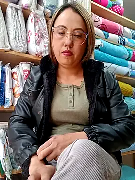 roouse – webcam model profile photo Image 11