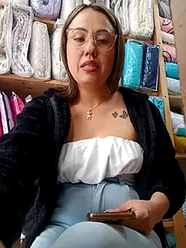 roouse – webcam model profile photo Image 4