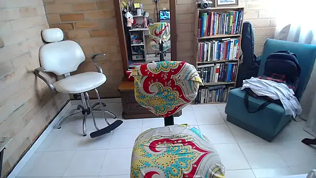 roouse – webcam model profile photo Image 11