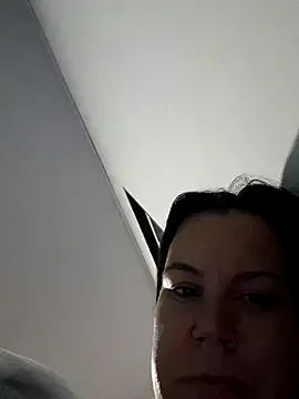 roouse – webcam model profile photo Image 4