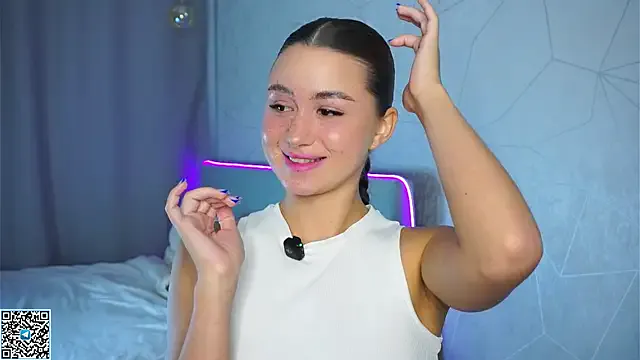 EllaDeLuna – webcam model profile photo Image 18