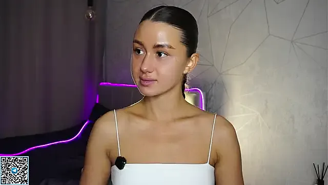 EllaDeLuna – webcam model profile photo Image 8