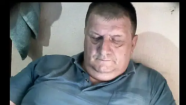 roouse – webcam model profile photo Image 3