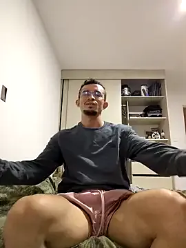 roouse – webcam model profile photo Image 2