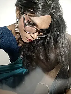  – webcam model profile photo Image 4