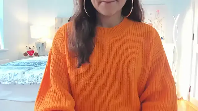 _Alicee_1 – webcam model profile photo Image 14