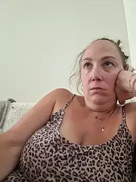 _MiaQueen_ – webcam model profile photo Image 12
