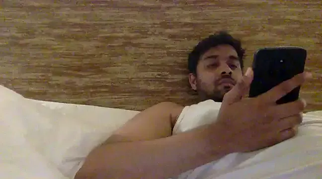 PumaShyXD – webcam model profile photo Image 2