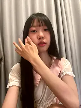 Dolce – webcam model profile photo Image 8