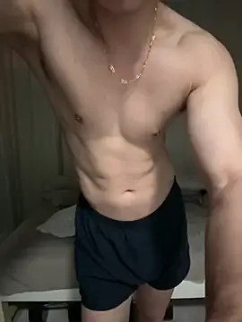 roouse – webcam model profile photo Image 5