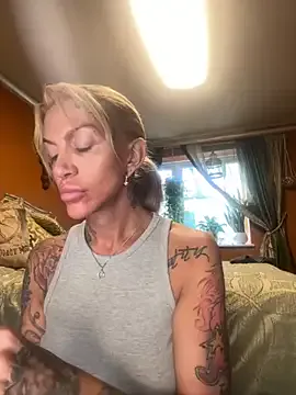 HotBella- – webcam model profile photo Image 2